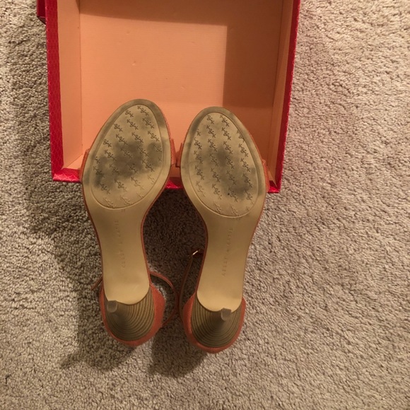 Peach/Pink heels. - Picture 4 of 4